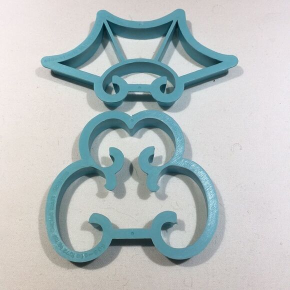 Vintage Wilton Filigree fondant cutters - Picture 4 of 7